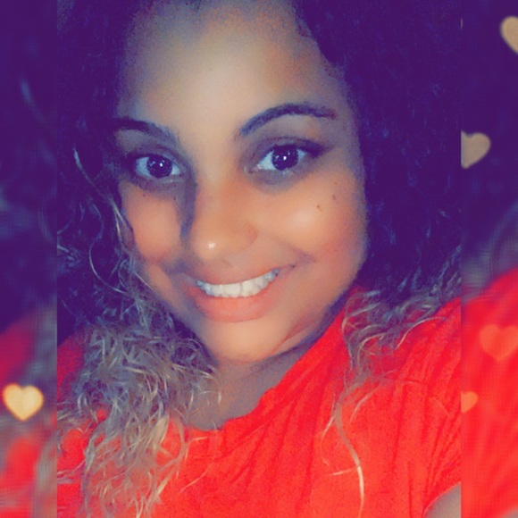 Profile Picture of Jackeline Lopez (@jackieo2388) on Poshmark