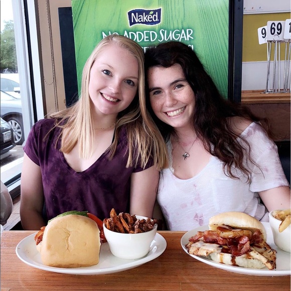 Profile Picture of Sydney Bosarge (@sydbosarge) on Poshmark