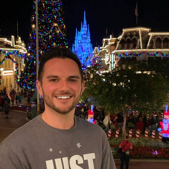 Profile Picture of Chris Loycano (@chrisloycano) on Poshmark