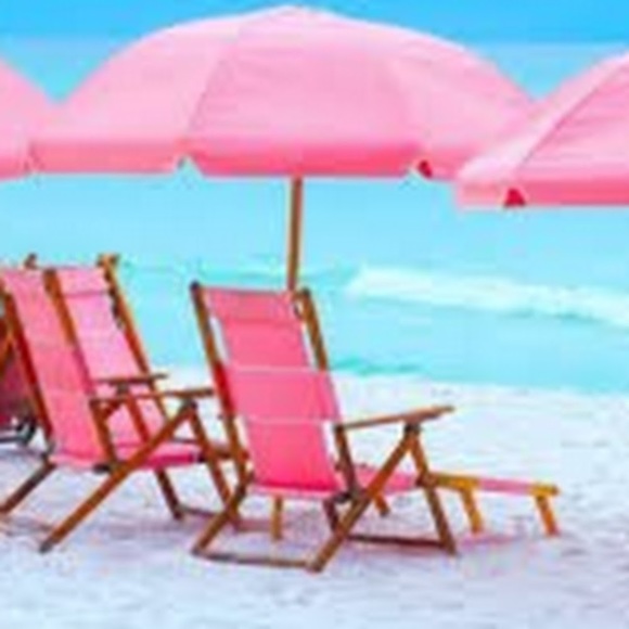 Profile Picture of Laurie Delcore (@ldelcore) on Poshmark