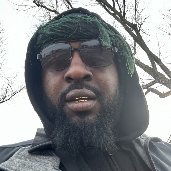 Profile Picture of Gutta Gutta (@sunnination23) on Poshmark