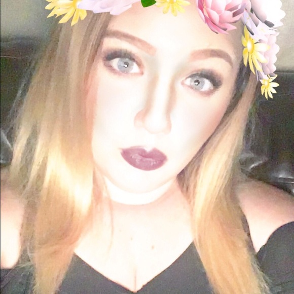 Sarah Bickings - Poshmark Profile Picture of Sarah Bickings (@sarnicbic) on Poshmark