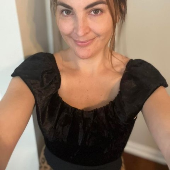 Profile Picture of Christina Dockstader (@crosschick) on Poshmark