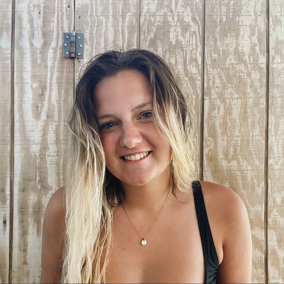 Profile Picture of Gianna Franceschini (@giannafran_) on Poshmark