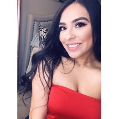 Profile Picture of Monique Garza  💛 (@Mo_Money__) on Twitter