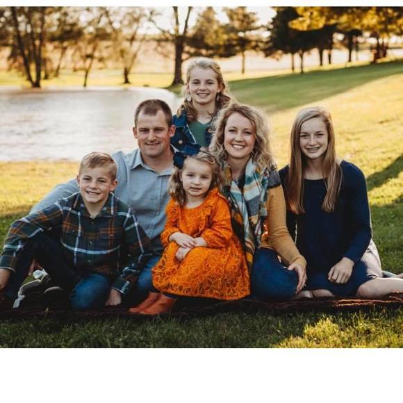 Kristin Theede - Poshmark Profile Picture of Kristin Theede (@kristintheede) on Poshmark