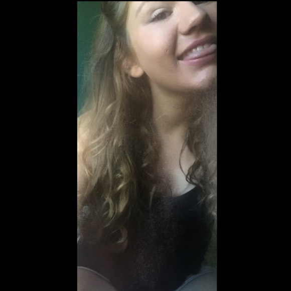 Profile Picture of Savanah Demouy (@legitsavanah) on Poshmark