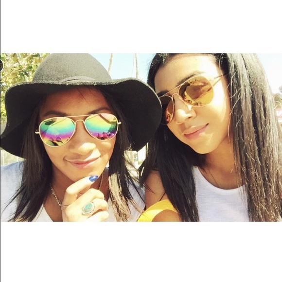 Profile Picture of Ariel Barnett (@ariele1998) on Poshmark