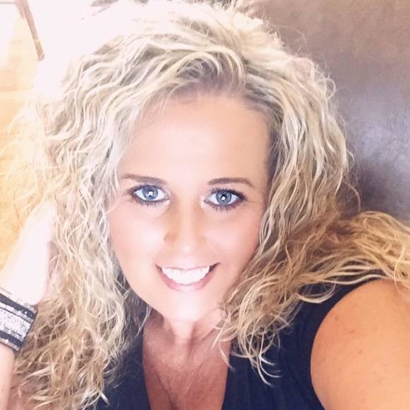 Profile Picture of Michelle Bledsoe england (@shellcat1005) on Poshmark