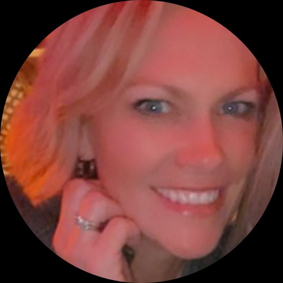 Profile Picture of Kelly Rogala (@kelrogala1) on Poshmark