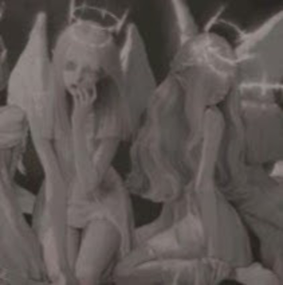 Zero Zero - Poshmark Profile Picture of Zero Zero (@zero_luvss) on Poshmark