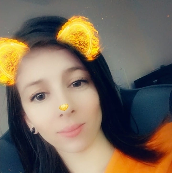 Profile Picture of Shelby Stimatze (@shelby151995) on Poshmark