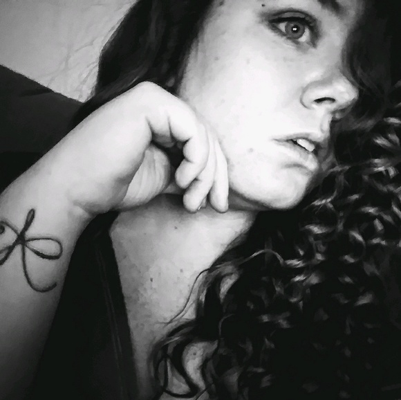 Profile Picture of Jazmin James (@jaijai24) on Poshmark