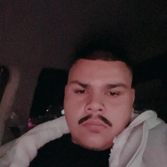 Profile Picture of Nate Aparisio (@edwinaparisio) on Poshmark