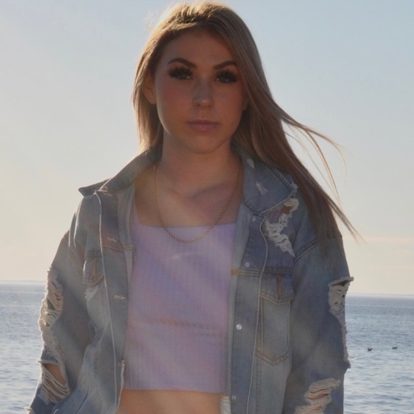 Profile Picture of Bette Bradley (@bette_bradley) on Poshmark