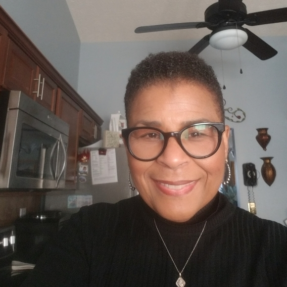 Profile Picture of Paulette Porter (@pporterporter) on Poshmark