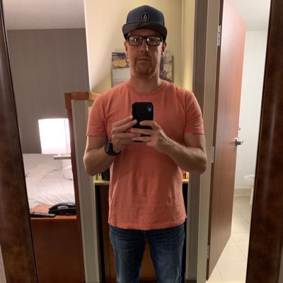 Profile Picture of William Weight (@wait4mark) on Twitter