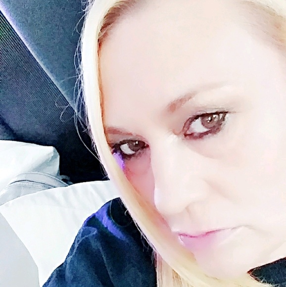 Profile Picture of Brenda Abeyta (@brendacrow) on Poshmark