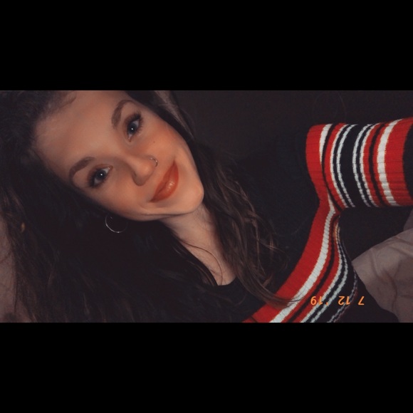 Profile Picture of Katy Fiess (@kfiess) on Poshmark