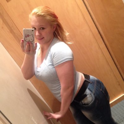 Profile Picture of Denise Sharpe (@Blondie_swagg04) on Twitter