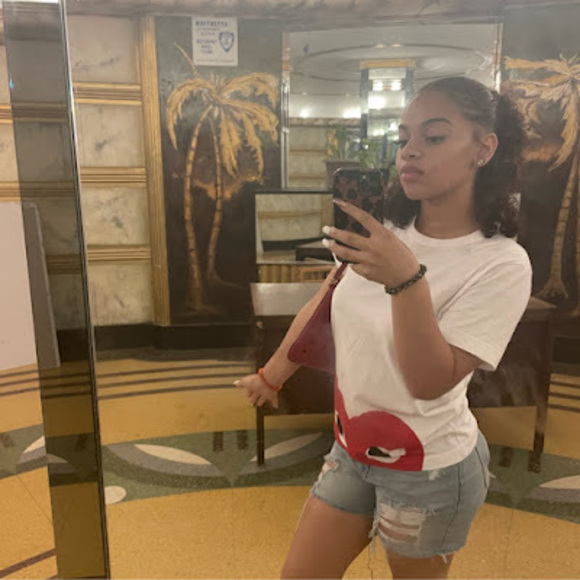 Profile Picture of Mia Cordova (@cmia34942) on Poshmark