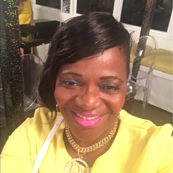 Profile Picture of Paulette Bartley (@paulettepbar) on Poshmark