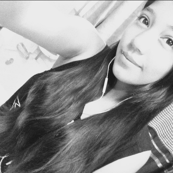 Profile Picture of Lizeth Sanchez (@sanchezl13) on Poshmark