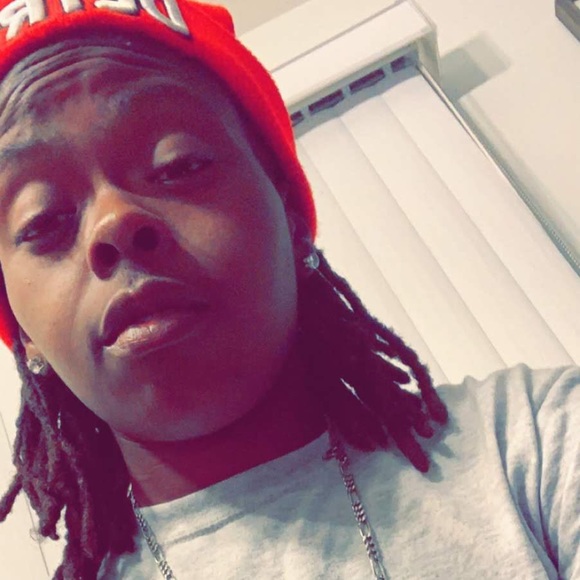 Profile Picture of Mo Thomas (@bangerzmo) on Poshmark