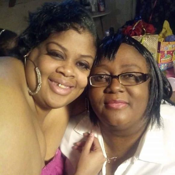 Profile Picture of Pamela Freeman (@sexycherry24) on Poshmark