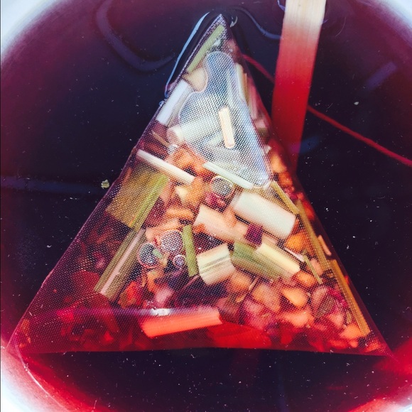 Profile Picture of Isa Guzman (@aixa_luv) on Poshmark