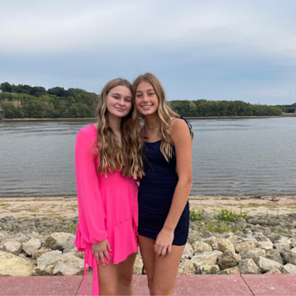 Profile Picture of Audrey Hermsen (@audrey_hermsen) on Poshmark