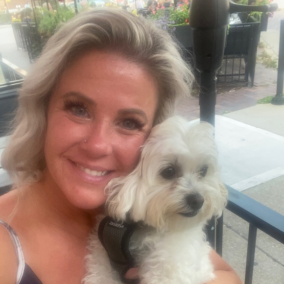 Profile Picture of Lisa David (@lisadavid278) on Poshmark