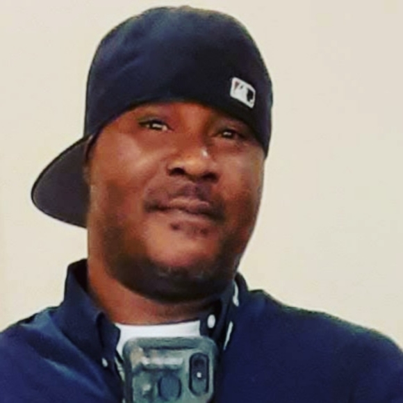 Profile Picture of Chris Thornhill (@c_thornhill) on Poshmark