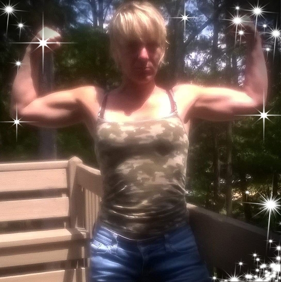 Profile Picture of Crystal Michie (@crystalkrynak) on Poshmark