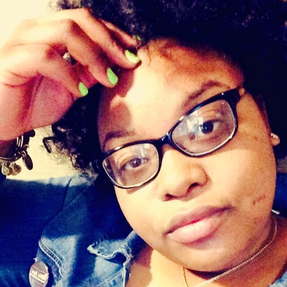 Profile Picture of Annelia Walker (@egreen23) on Poshmark