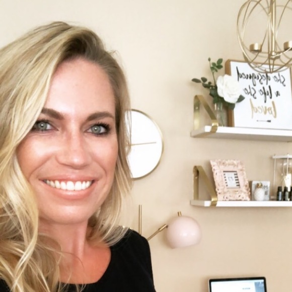 Profile Picture of Amanda Barrette (@barretteamanda) on Poshmark