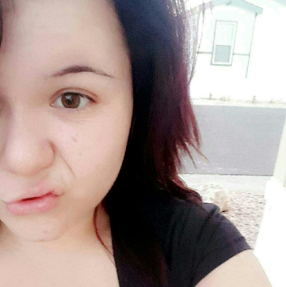 Profile Picture of Crystal Buxton (@crystalm12594) on Poshmark