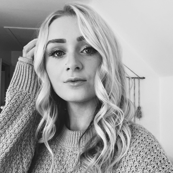 Profile Picture of Gabrielle Baumgartner (@briebaum0107) on Poshmark