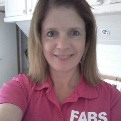 Profile Picture of Suzanne Richards (@SuzanneSueat41) on Twitter