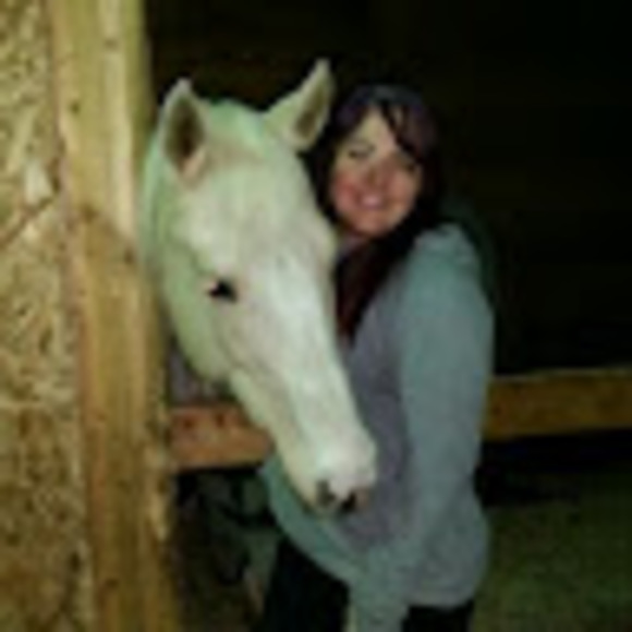 Amanda Lapete - Poshmark Profile Picture of Amanda Lapete (@amandalapete) on Poshmark