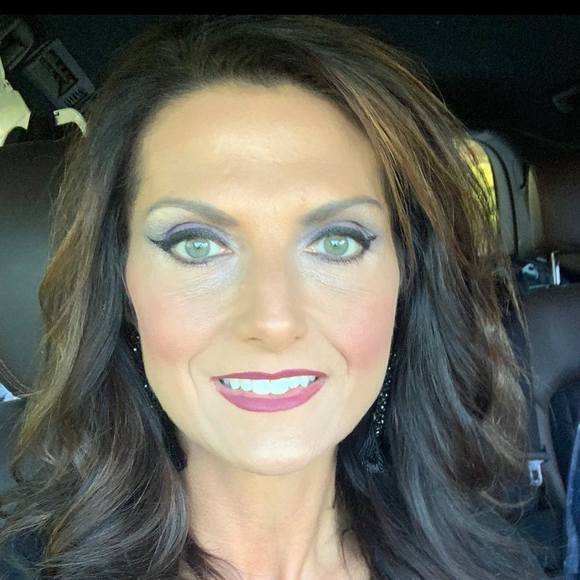 Profile Picture of Melody Liperote (@melodyliperote) on Poshmark