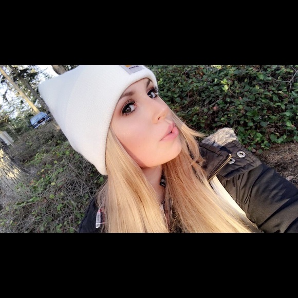 Profile Picture of Isabella Berkheimer (@blondiexd1112) on Poshmark