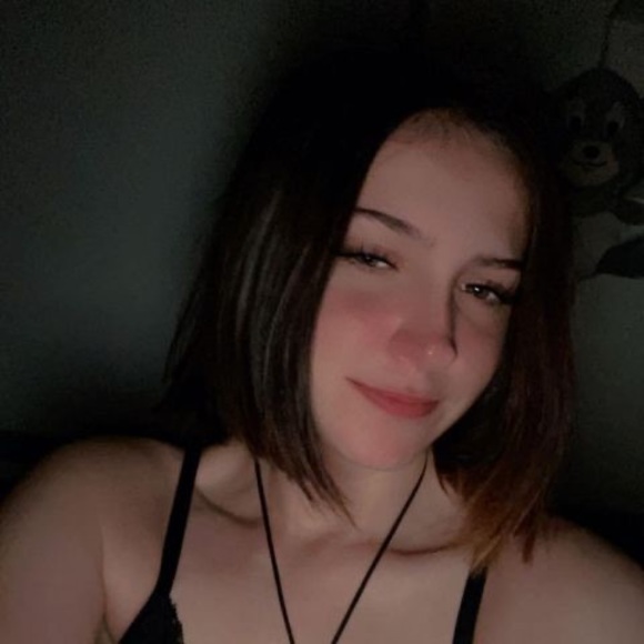 Profile Picture of Simone Moore (@shill5869) on Poshmark