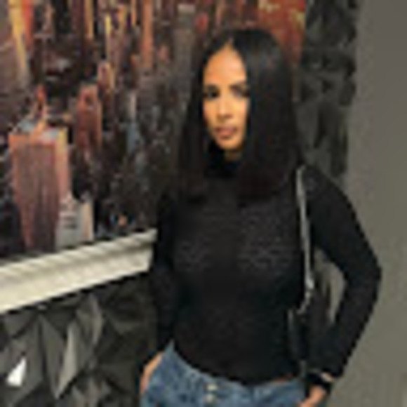 Profile Picture of Emany Elazab (@emanyelazab0) on Poshmark