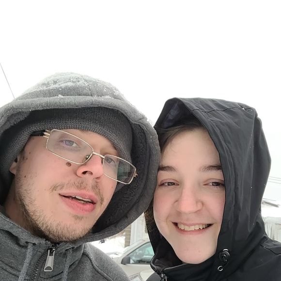 Profile Picture of Ariel Robertson schopfer (@arielschopfer) on Poshmark