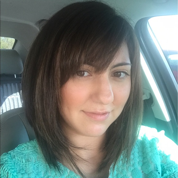 Profile Picture of Amy Montoya (@amymontoya84) on Poshmark