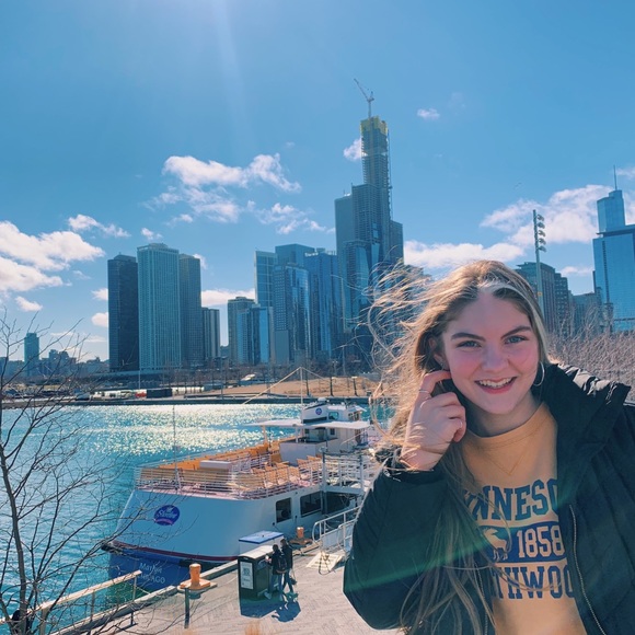 Profile Picture of Nicole Stickels (@nicolestickels) on Poshmark