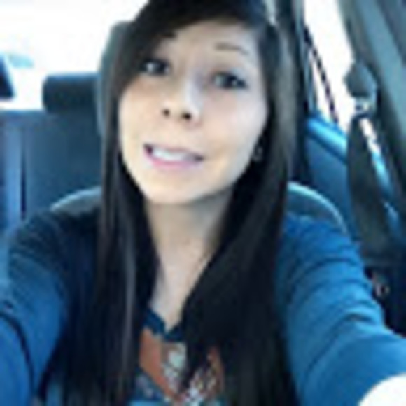 Profile Picture of Refina Saubel (@saubel22) on Poshmark