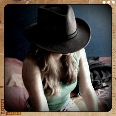 Profile Picture of Crystal Hare (@Furberoo) on Twitter