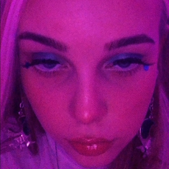 Ramona Mauroff - Poshmark Profile Picture of Ramona Mauroff (@ramona415) on Poshmark